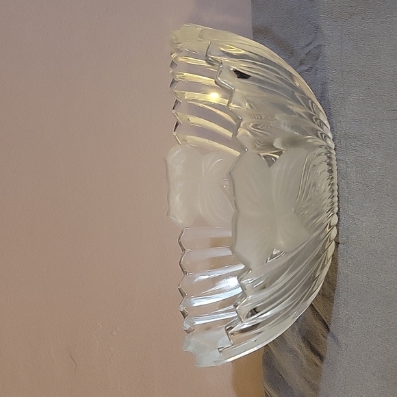 Mikasa Glass Oval Dish Bowl With Frosted Flowers 7” X 5” - Picture 2 of 4